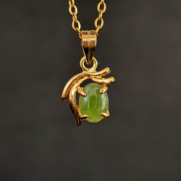 Vintage Jade Pendant Necklace, Dolphin Ore 18K Gold Electroplate - Picture 5 of 5